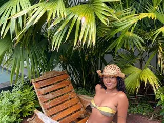 Streamate Adult Webcams of IvonneBrunettee