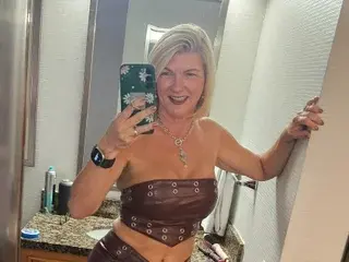 Streamate Watch Live Sex Cams of Prettypetunia52