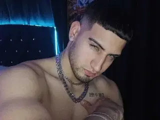 Streamate Nude Webcam of GiomarReyesX