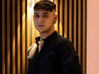 Streamate Live Porn of MarkLaurens