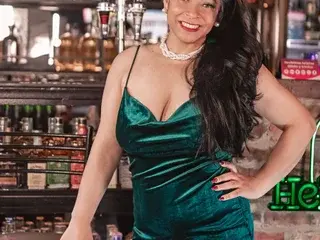 Streamate Watch Live Sex Cams of AdelinneMoretti