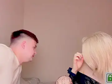 Stripchat Live Sex Cam of your_molly_mark_