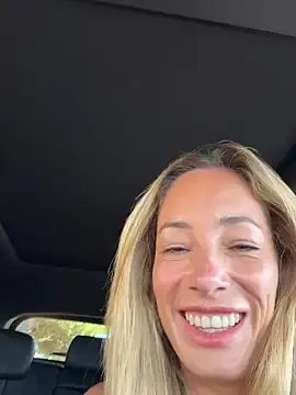 Stripchat Free Live Porn of SweetAlegra_