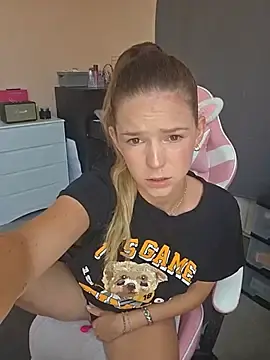 Stripchat Sex Cam of lucie_mehott