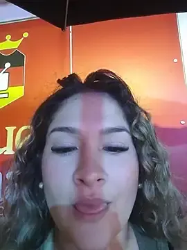 Stripchat Sex Cam of Sara_smiiith211