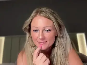 Stripchat Sex Chat of BlondeMilf82