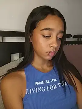 Stripchat Live Sex Cam of Zoe_Sweett18