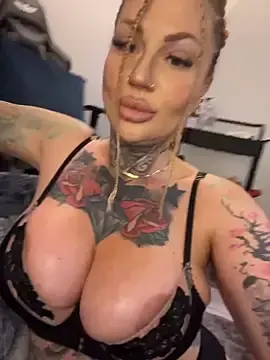 Stripchat Sex Cam of krysstal003
