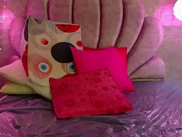 Stripchat Live Sex Cam of Bella-Sanders