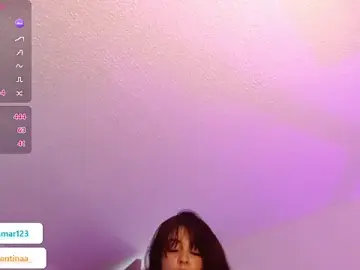 Stripchat Free Porn Cam of Layna_cold