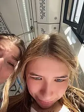 Stripchat Live Sex of FlashTitsRoyal