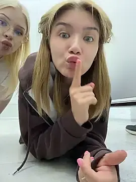Stripchat Free Porn Cam of FlashTitsRoyal