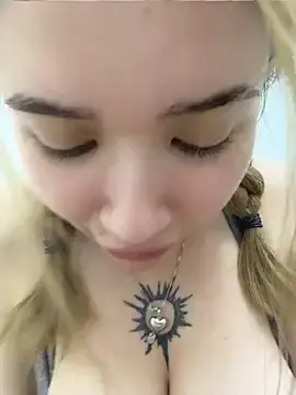 Stripchat Nude Webcam of FlashTitsRoyal
