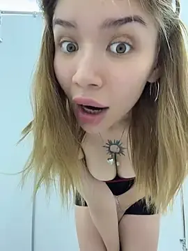 Stripchat Adult Webcam of FlashTitsRoyal