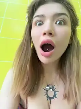 Stripchat Adult Webcam of FlashTitsRoyal