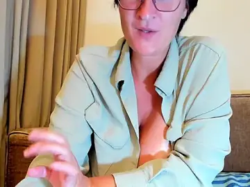 Stripchat Adult Webcams of CurvyJules69