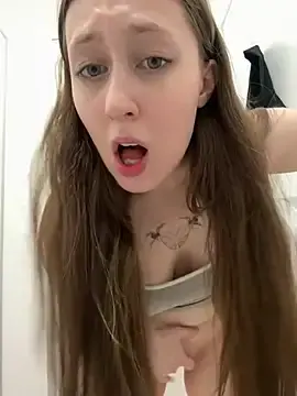 Stripchat Live Sex Cam of FroggyAnna