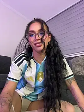 Stripchat Free Live Porn of Samantha_Bernardo