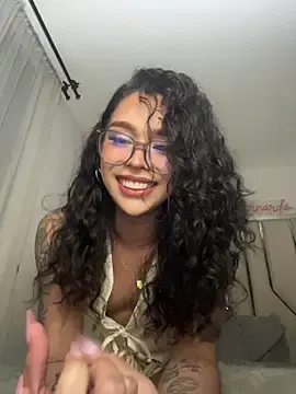Stripchat Live Sex Cam of Samantha_Bernardo