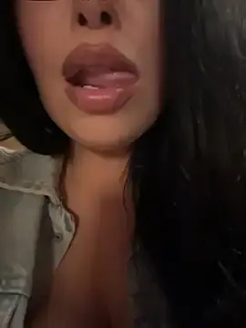 Stripchat Sex Cam of Tisha_Busty