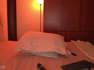 Stripchat Live Sex Cam of Lau_Bee