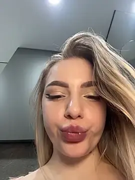 Stripchat Free Porn Cam of HugeBoobsAlice