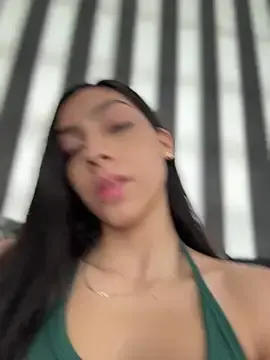 Stripchat Live Sex Cam of Ema_azel