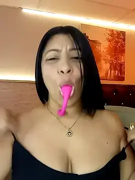 Stripchat Free Porn Cam of Lashmy111