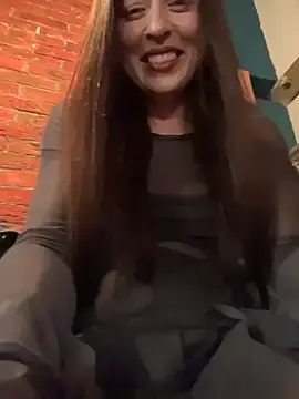 Stripchat Live Sex Cam of Holly_Play