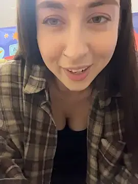Stripchat Sex Cam of Holly_Play