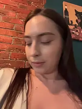 Stripchat Sex Cam of Holly_Play