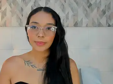 Stripchat Sex Cam of Roseaurora