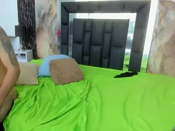 Stripchat Live Sex Cam of Mia_and_Erick