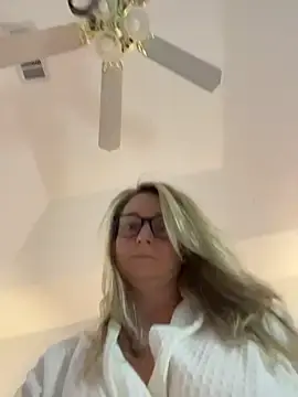 Stripchat Sex Cam of Vivian_MayXxX