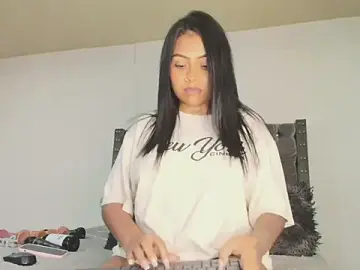 Stripchat Sex Cam of Melanyy_Miller