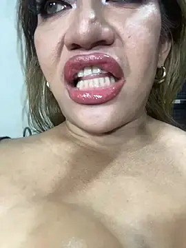 Stripchat Live Sex Cam of HugeKatarinaTS