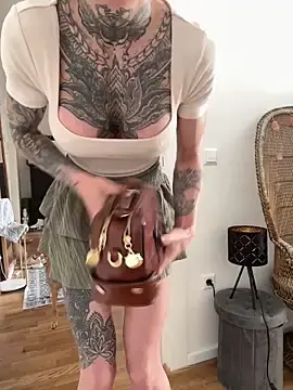 Stripchat Best Webcam of SkinnyLilly