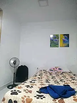 Stripchat Live Sex Cam of Cameron_puppy