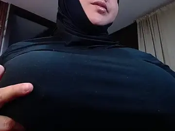 Stripchat Free Porn Cam of sweetmuslim01