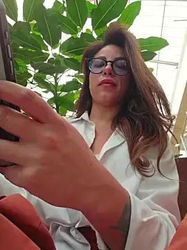 Stripchat Live Sex Cam of Karen_San_Miguel