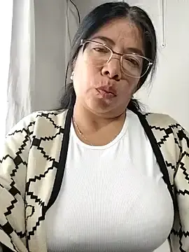 Stripchat Live Porn of __valentina18