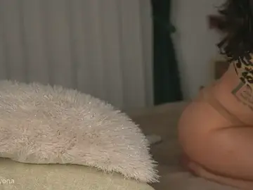 Stripchat Best live sex cam show of Alyonaqueen_