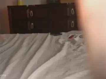 Stripchat Sex Cam of Alyonaqueen_