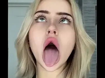 Stripchat Free Porn Cam of Khloy_white