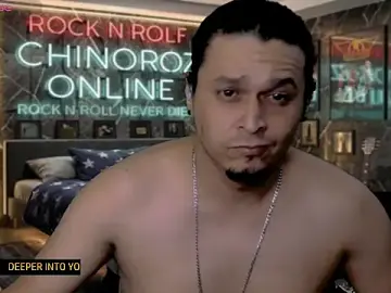 Stripchat Adult Webcam of chino_roz