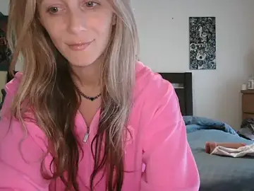 Stripchat Free Porn Cam of Heyitsmee33