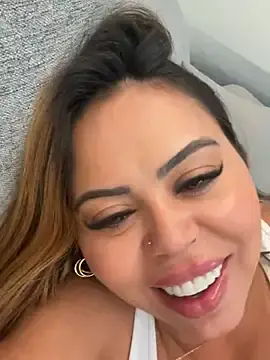 Stripchat Live Sex Cam of lariic