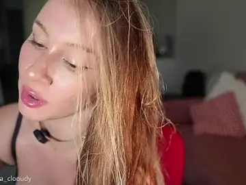 Stripchat Nude Webcam of mia_cloudyy