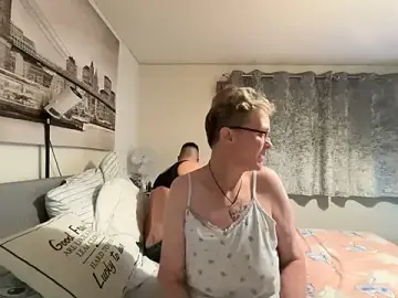 Stripchat Free Porn Cam of Curvy-Jinx