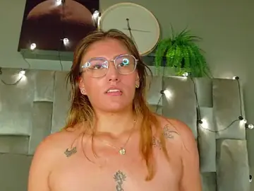 Stripchat Free Porn Cam of LiaaMoretti__
